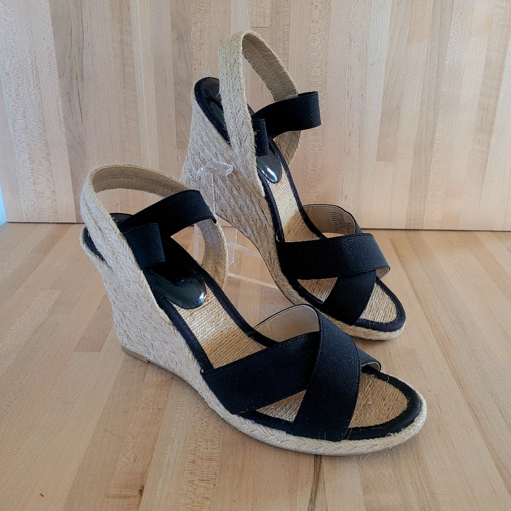 Apt. 9 Black and Tan Espadrille Wedge Cross Toe, Slingback Sandal. Size 10 - Picture 5 of 12